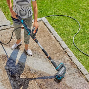 Altantvättset Gardena Batteridriven AquaBrush exkl. Batteri