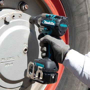 Mutterdragare Makita DTW700RTJ 18V med Batteri och Laddare