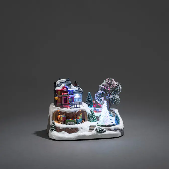 Julby Gnosjö Konstsmide Tågstation/Gran