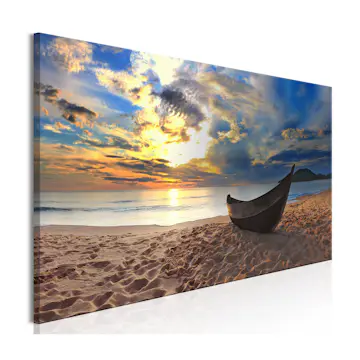 Tavla Arkiio Boat on The Beach