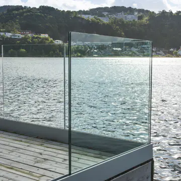 Glasräcke Novoroom Stolpfritt