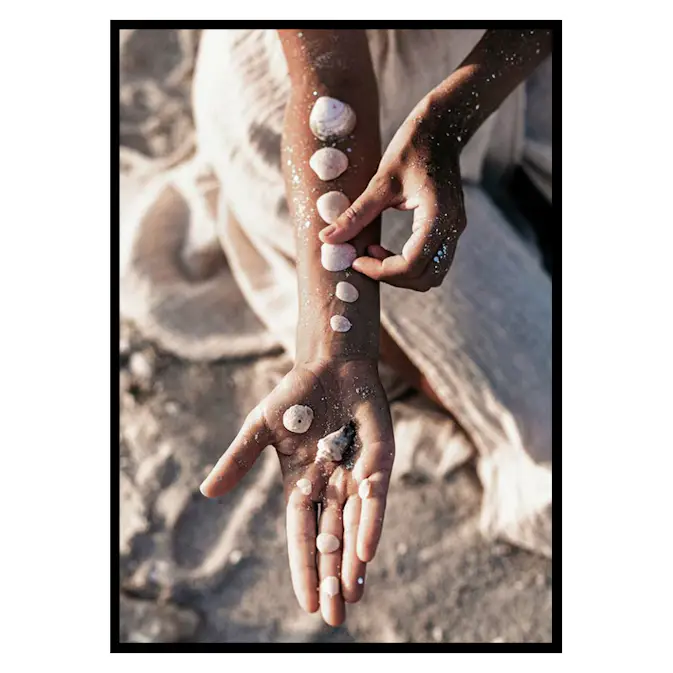 Poster Gallerix Sea Shells On Arm