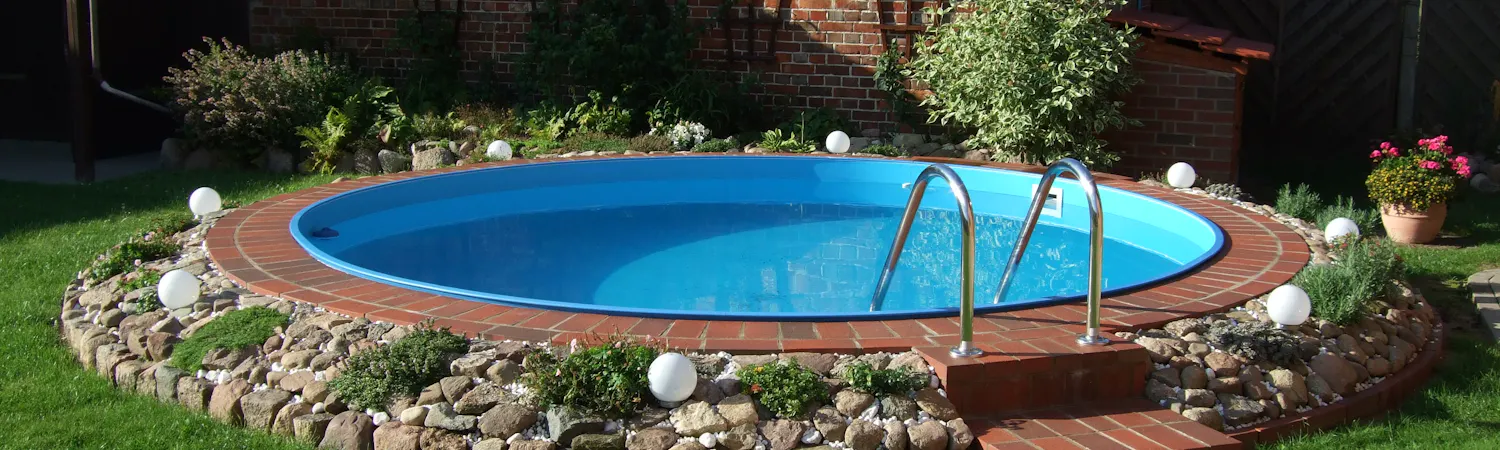 Nedgrävd stålväggspool. Foto: Chemoform.