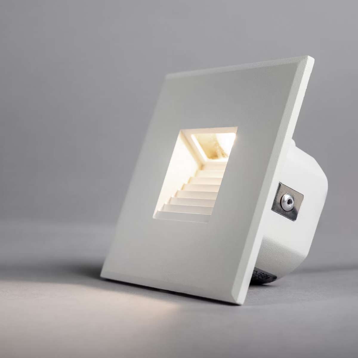 Belysning i trappa - vagglampa-hide-a-lite-wally-g2-vit
