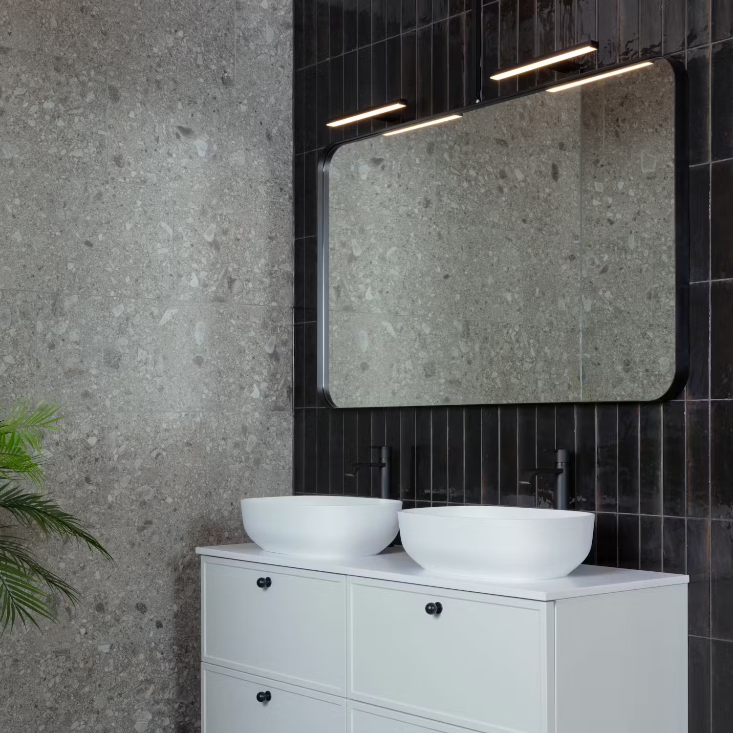 snygga kakel till halvkaklat badrum