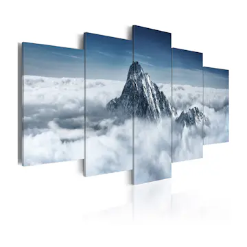 Tavla Arkiio A Peak Rising Above The Clouds