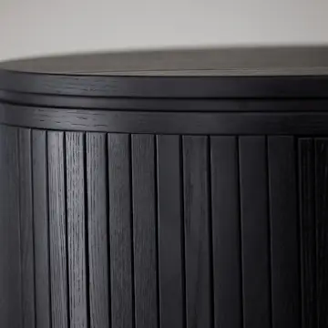 Sidobord Vind Fjällbacka Svart Ovalt Bord med Skåp i Ek med Fanér 160cm