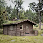 Attefallshus Baseco Norrsele 25 m² Trästuga med Altan & 2-glas Fönster