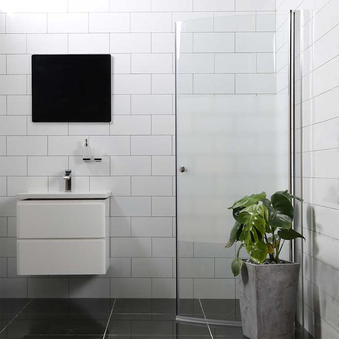 Duschdörr Bathlife Mångsidig 45° Dörr Delvis Frostat Glas Bredd: 900 mm Outlet