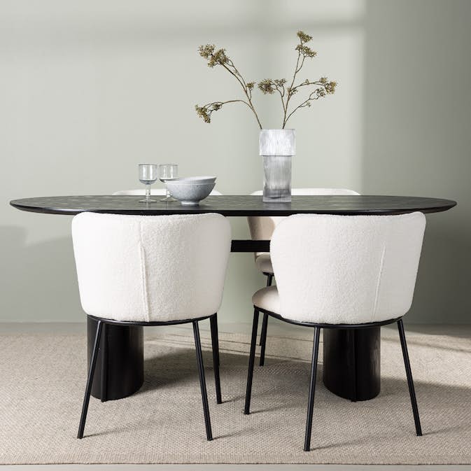 Matgrupp Venture Home Isolde Ovalt Matbord 180 cm & 4 Edina Stolar i Vit Boucle