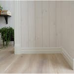 Hörnkloss Moelven Furu 21x21x110 mm Innerhörn Vit S 0502-Y 4st/frp