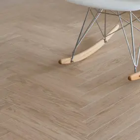 Laminatgolv BerryAlloc Chateau+ Charme Ljus Natur A+B Fiskbensgolv