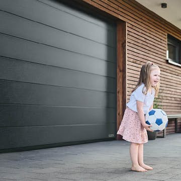 Takskjutport Hörmann RenoMatic Åretsport 2025 med Värmeisolering och Bisecur Radioteknik