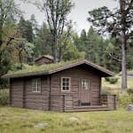 Attefallshus Baseco Norrsele 25 m² Trästuga med Altan & 2-glas Fönster