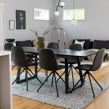 Matgrupp Venture Home Ina med 6 Pobbie Stolar