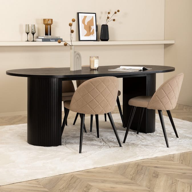 Matgrupp Venture Home Bianca med 4 Valentina Svart Stitcthes Stolar