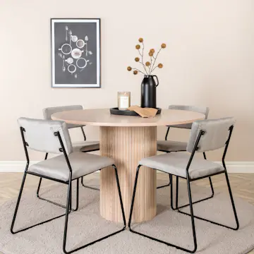 Matgrupp Venture Home med Bianca Matbord och 4 Kungshamn Matstolar i Sammet