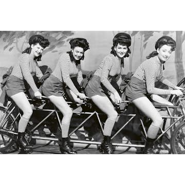Tapet Dimex Women on Bicycle