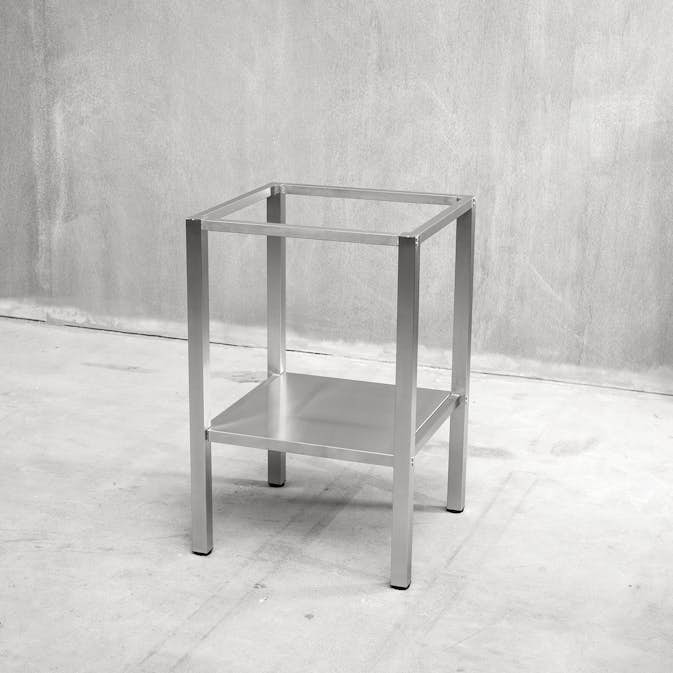 Bänkstativ Vilan Stainless Variant med Hylla & Justerbara Fötter