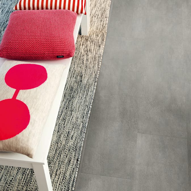 Vinylgolv Pergo Tile Dark Grey Concrete