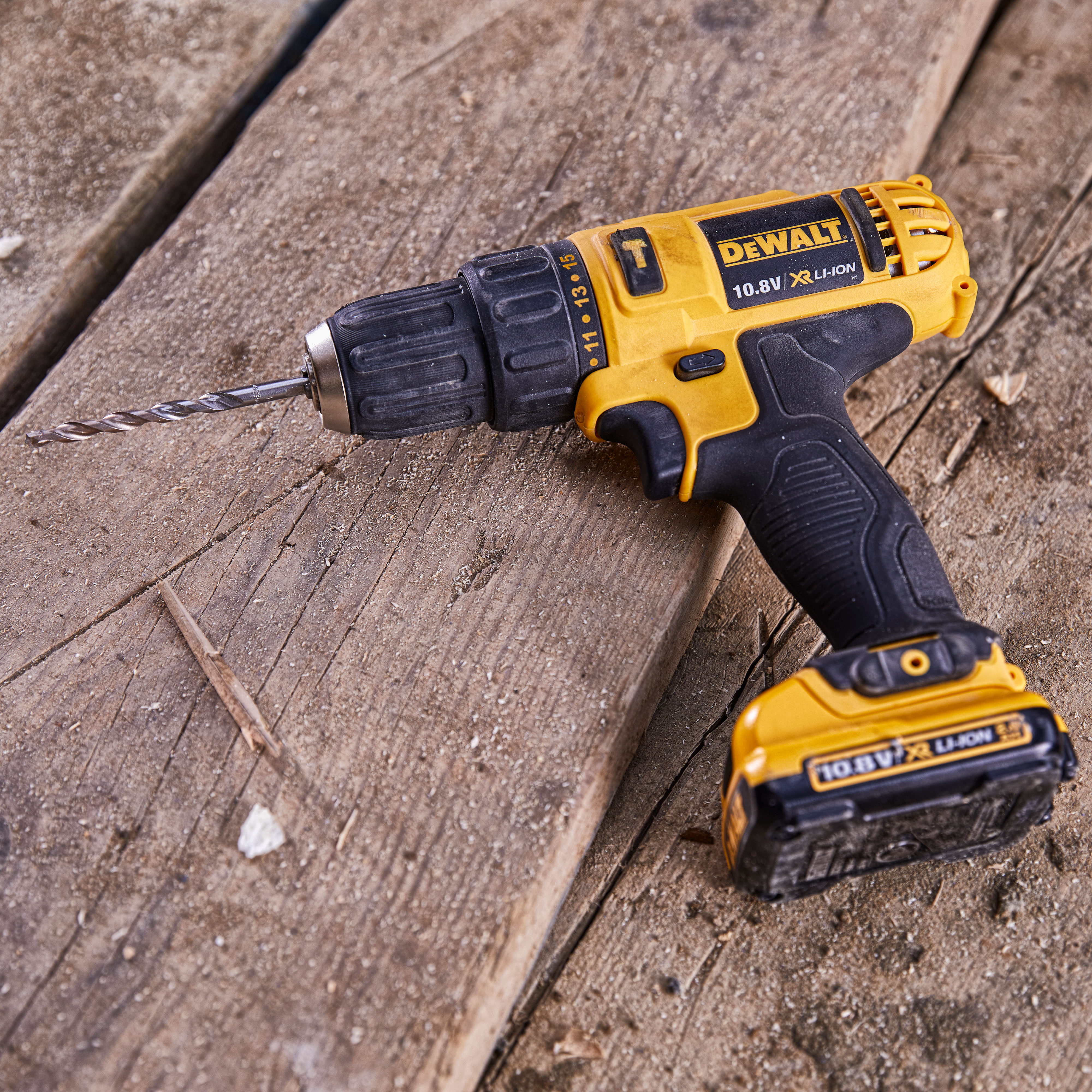 Borrskruvdragare DCD716D2 Dewalt 10,8 V Med batteri