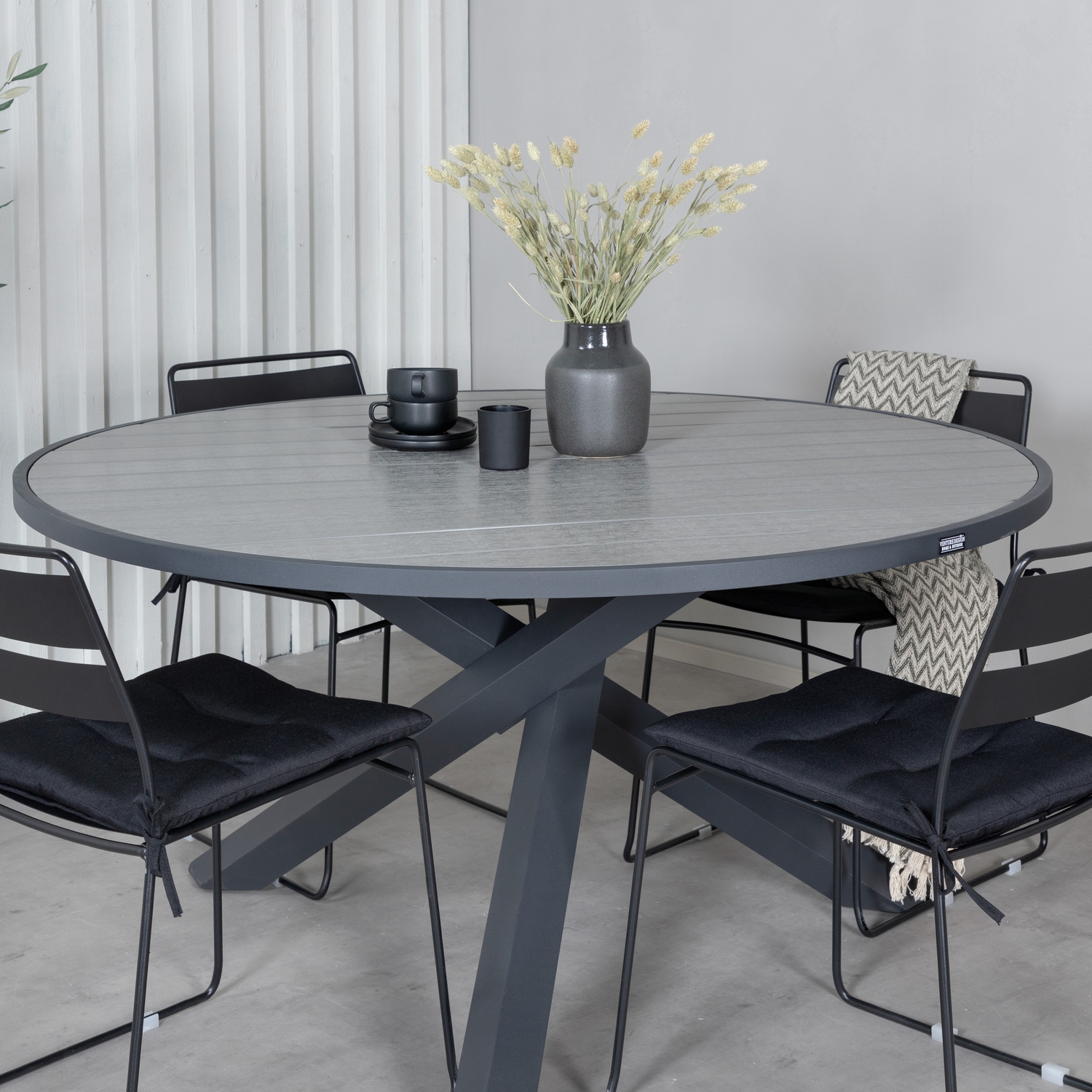 Matgrupp Utomhus Venture Home Pincy med 4 Lawrence Trädgårdsstolar