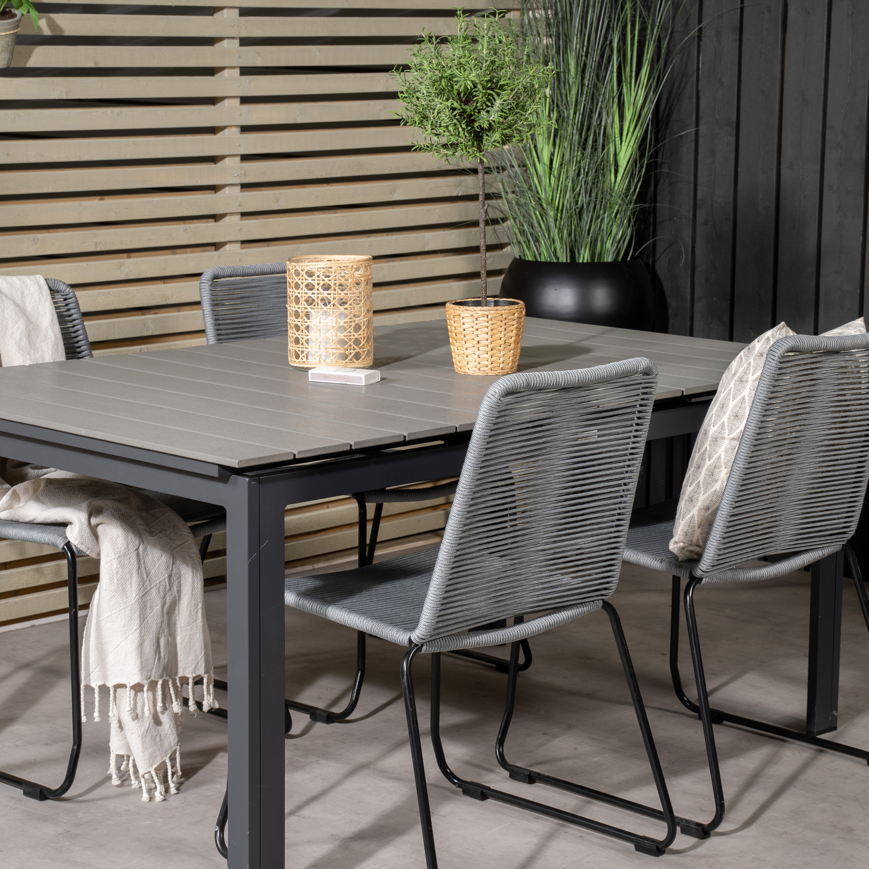 Matgrupp Venture Home Lova 160/240 med 4 Leon Stolar