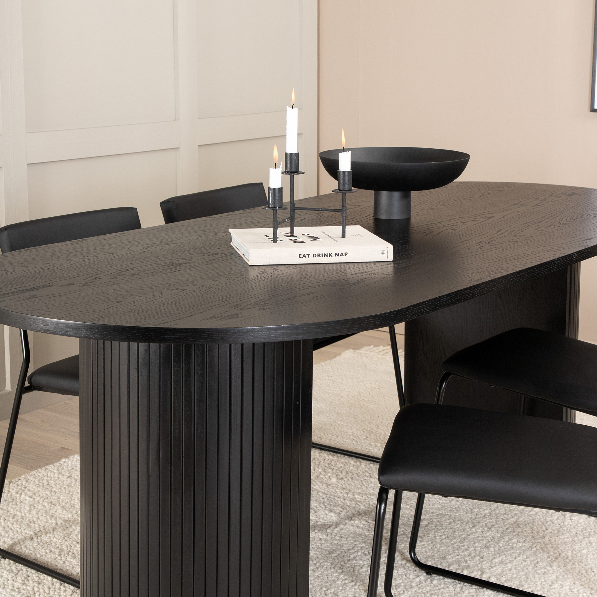 Matgrupp Venture Home Bianca med 4 Kungshamn Stolar Konstläder
