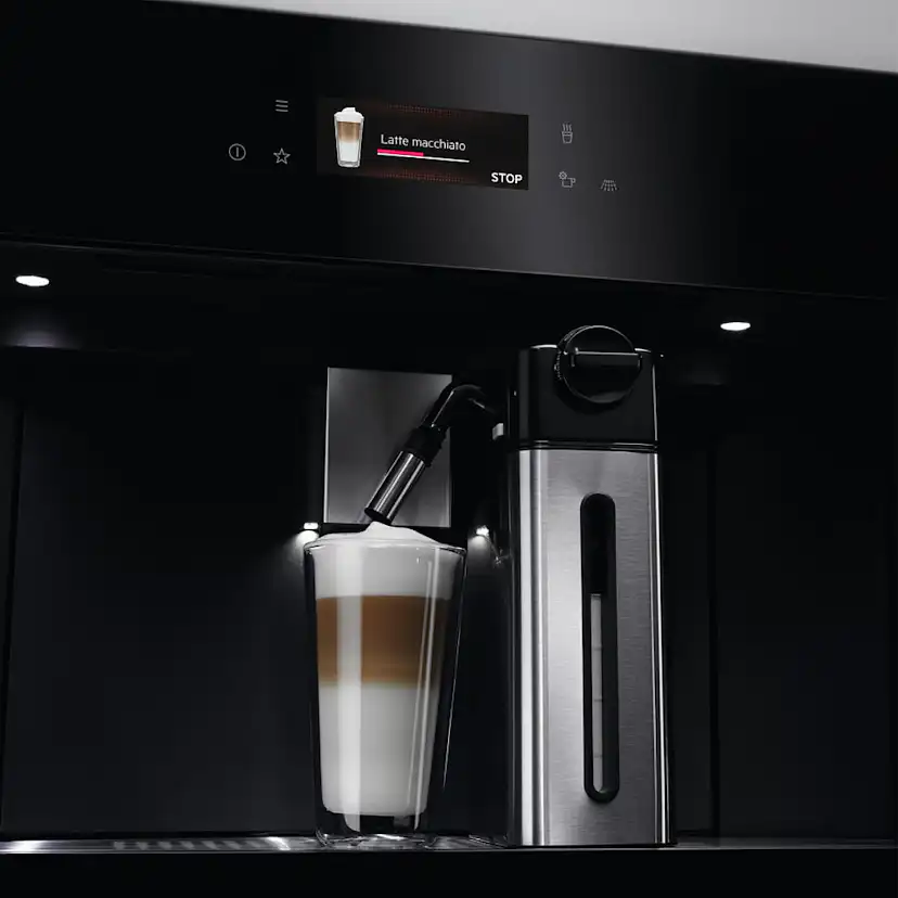 Inbyggnadsbar Kaffebryggare AEG KKB894500B med Mjölkkanna för Skum