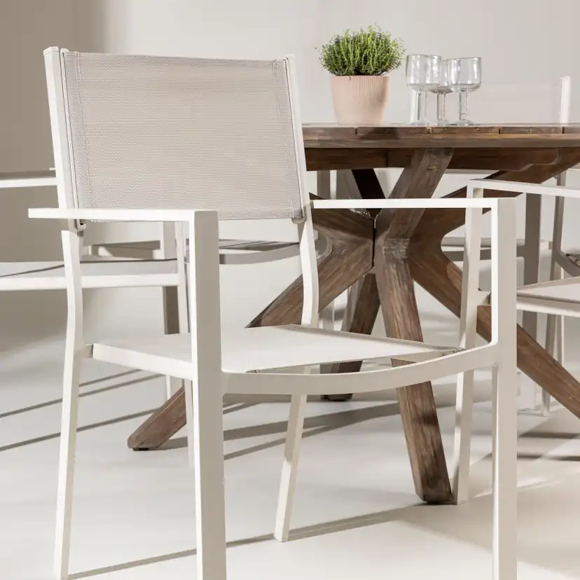 Rosario Dining Table- Teak Ø140 +Copacabana Stacking Chair - Trädgårdsgrupp Venture Home Rosario med 6 Copacabana Stolar
