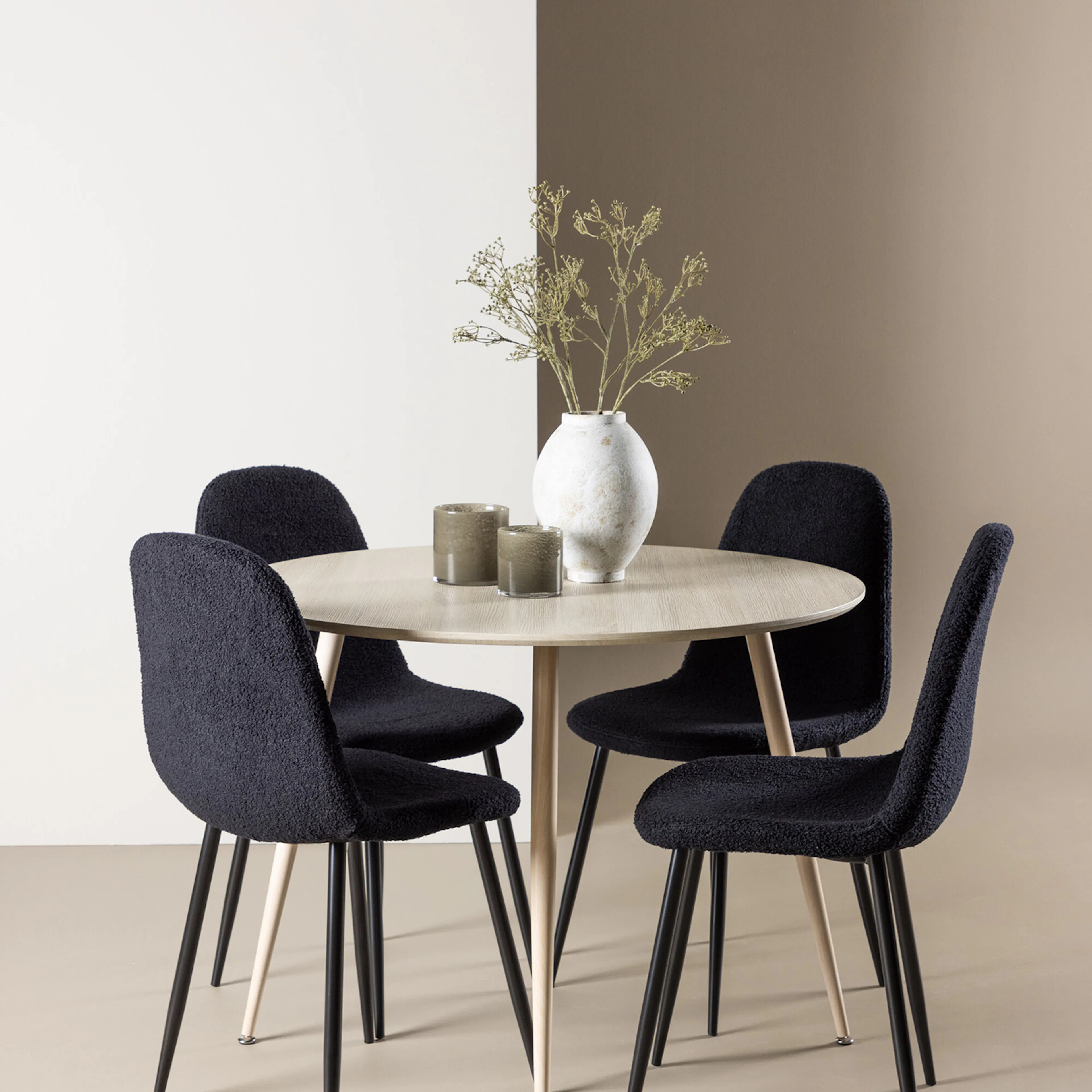Plaza Dining Table with Polar Dining Chair Vittvätt/Svart
