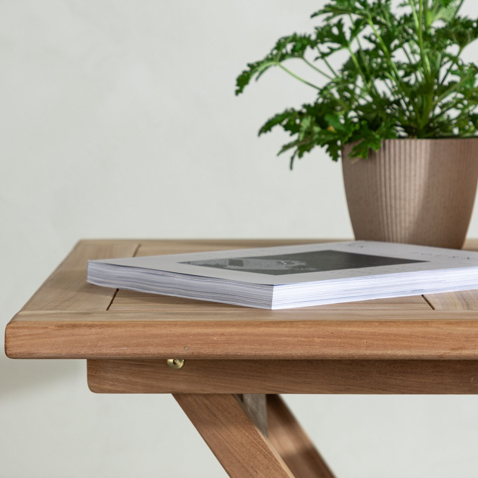 Cafébord Venture Home Kenya Teak Fällbart 70x70