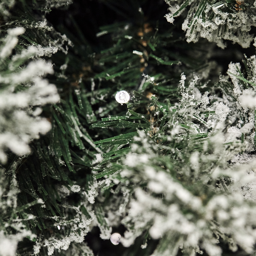 Plastgran Nordic Winter Frost med Snö LED