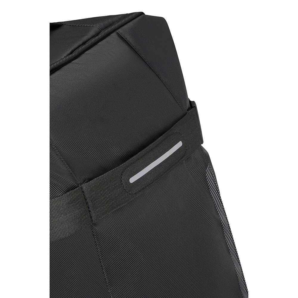 Duffelväska American Tourister Urban Track Duffle/WH Medium