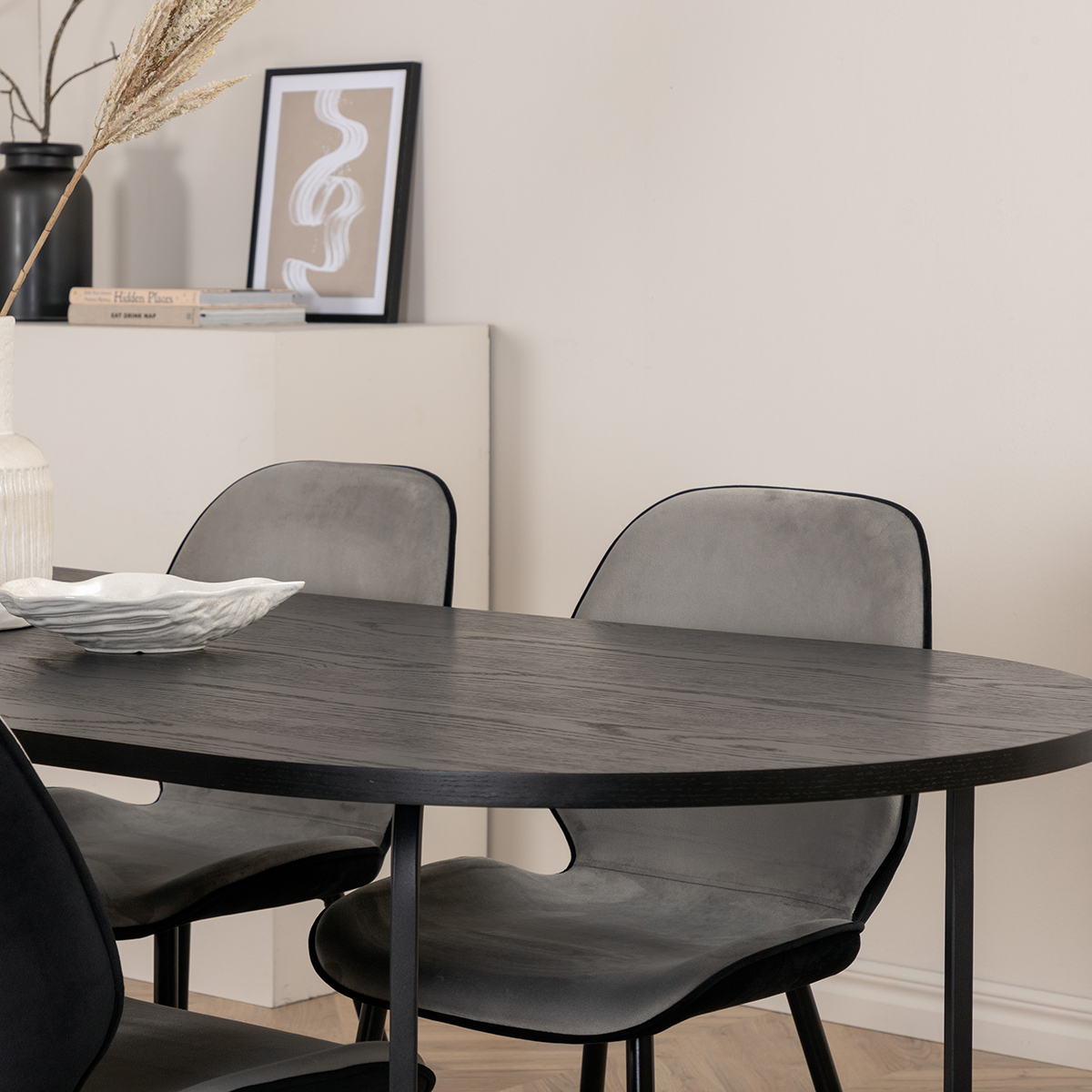 Matgrupp Venture Home San Francisco matbord och Elisa matstol