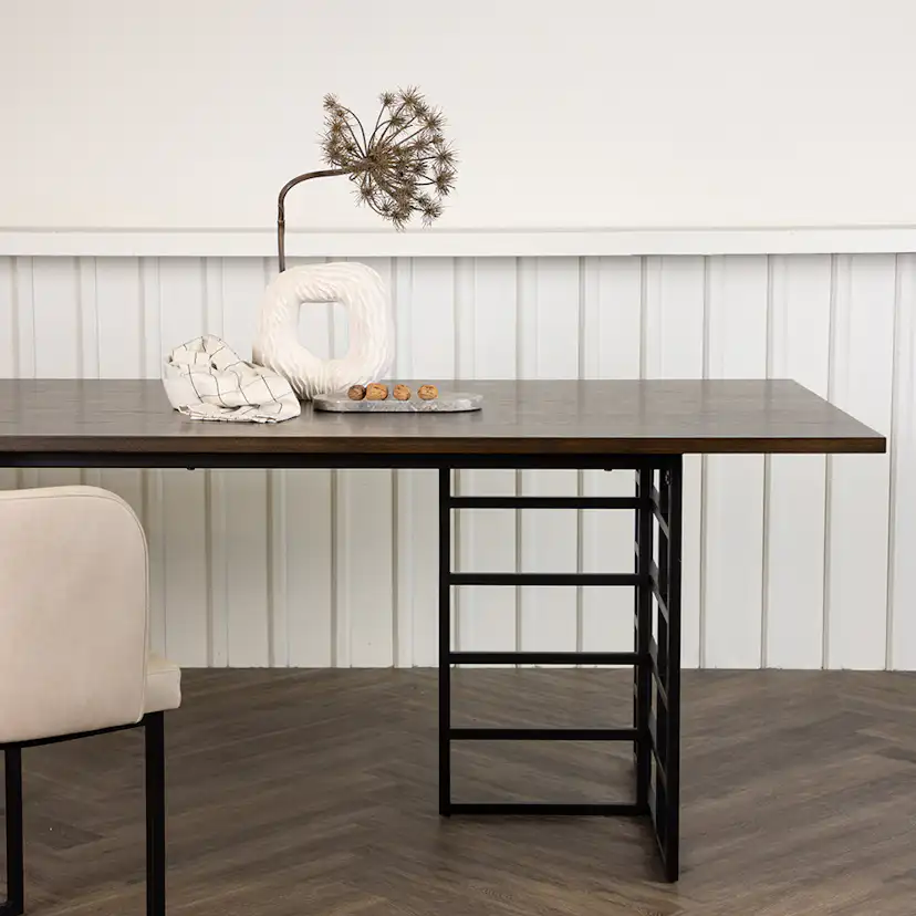 Ystad Dining Table - Black / Mocca Oak Veneer Brun