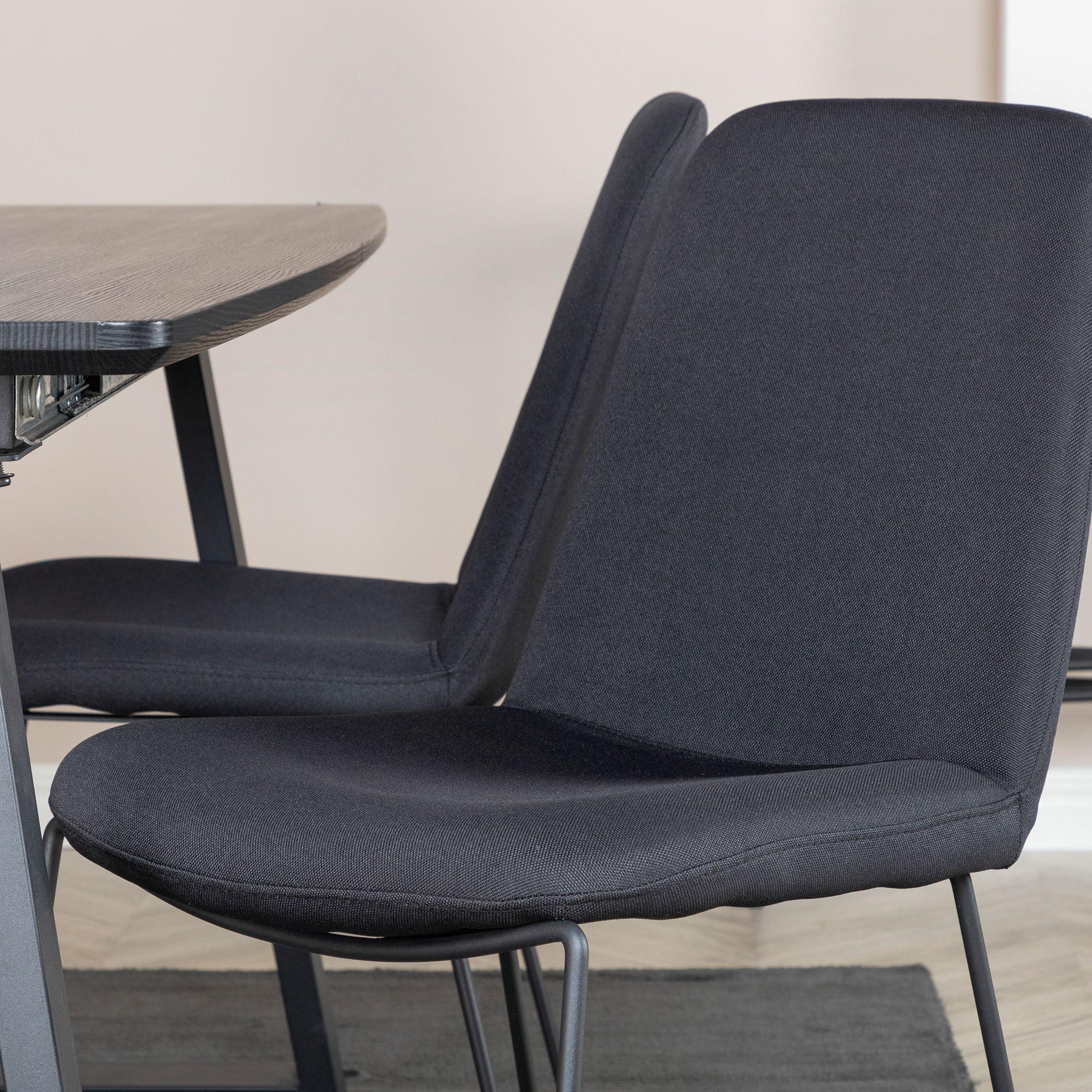 Matgrupp Venture Home Ina med 4 Muscot Stolar