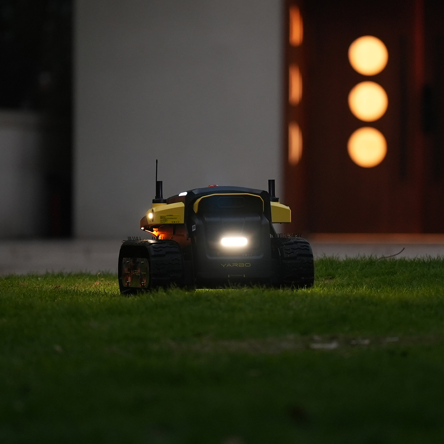 Robot Yarbo Core