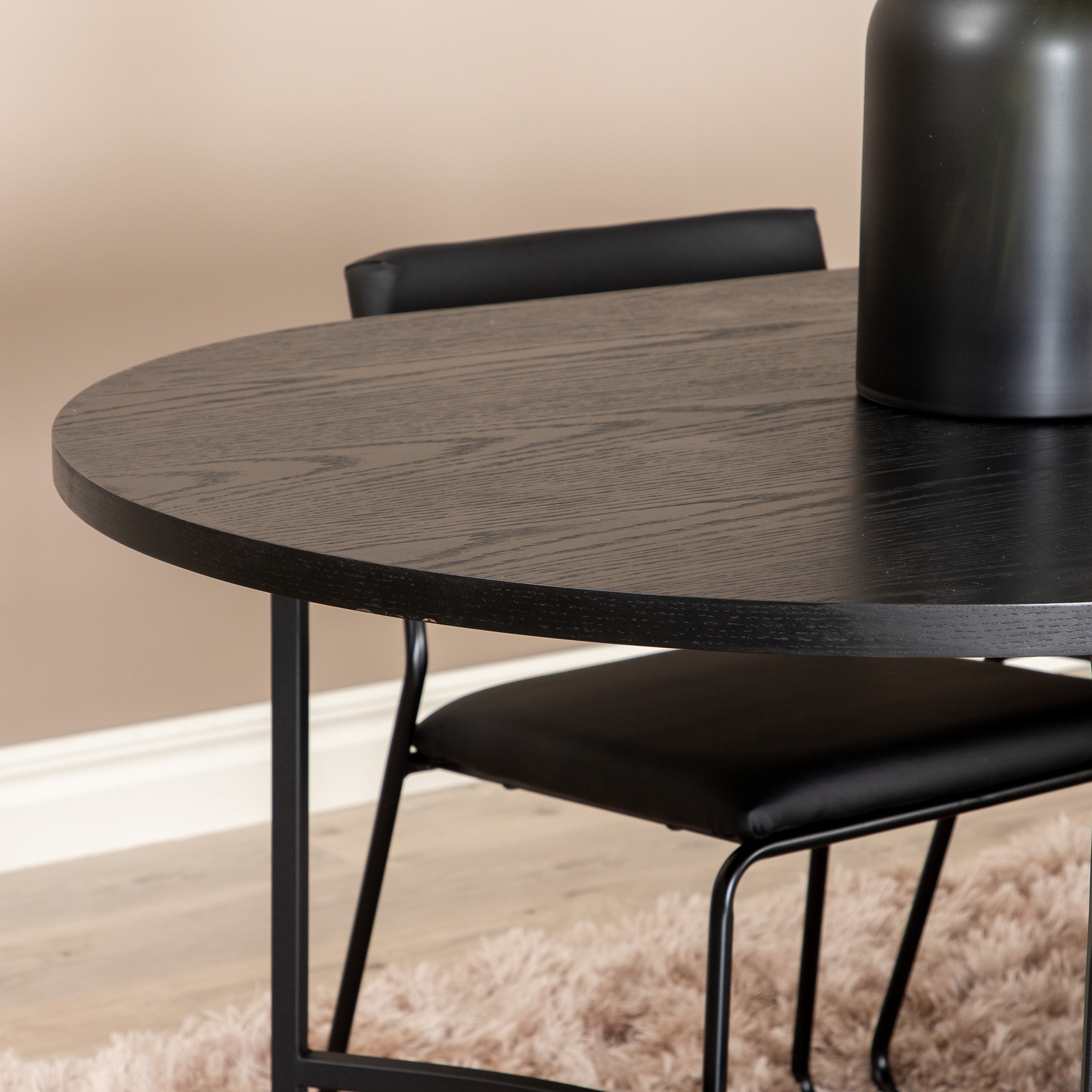 Matgrupp Venture Home San Francisco med 4 Kungshamn Stolar Konstläder