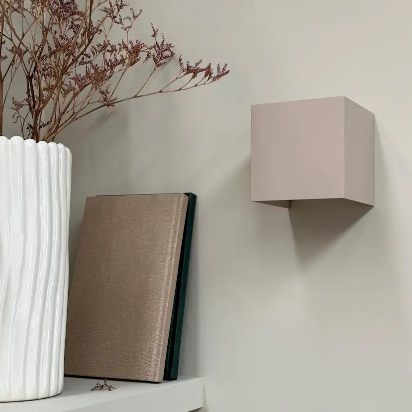 Vägglampa Dyberg Larsen Venus Inomhus