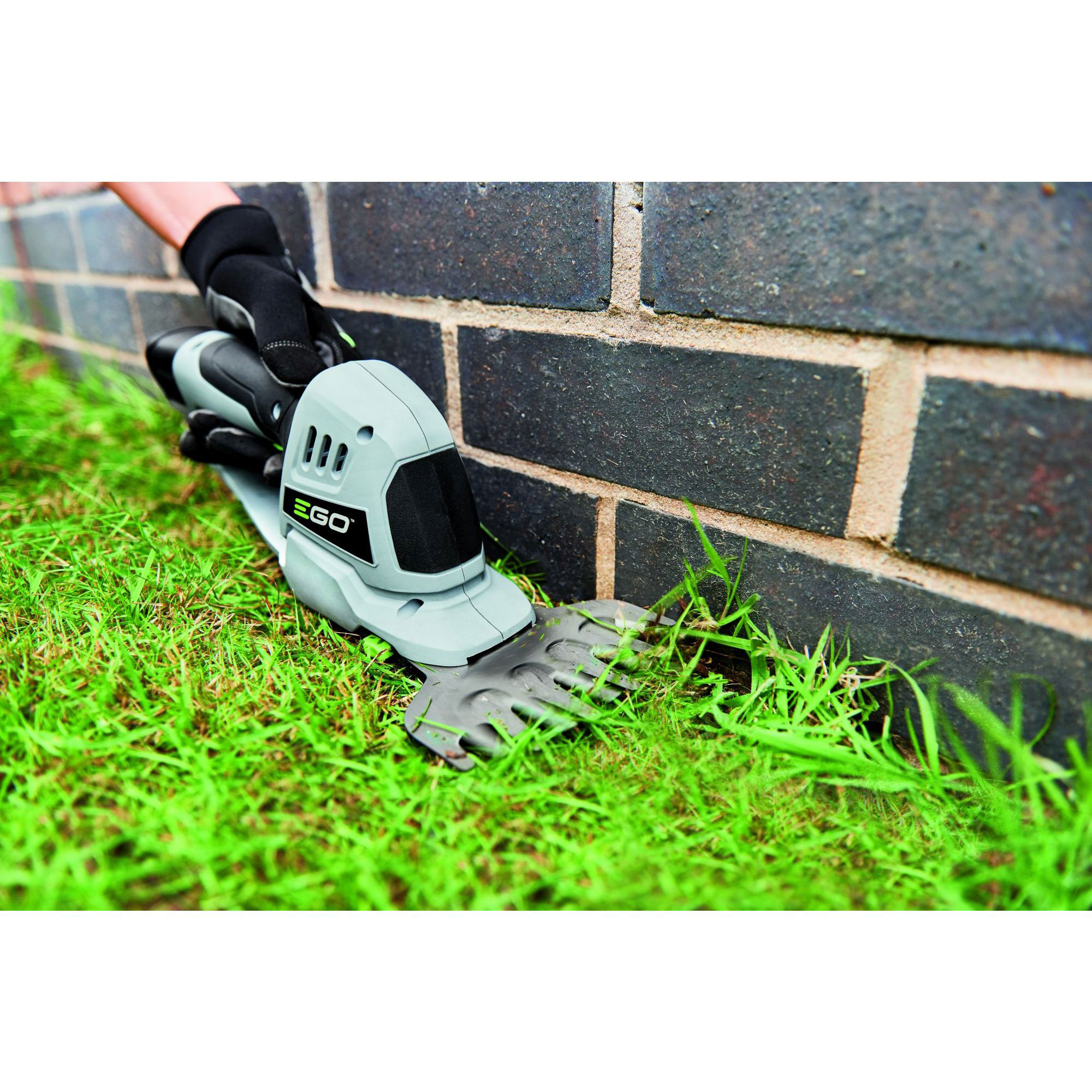 Gräs-och busksax EGO POWER+ Kit med Batteri