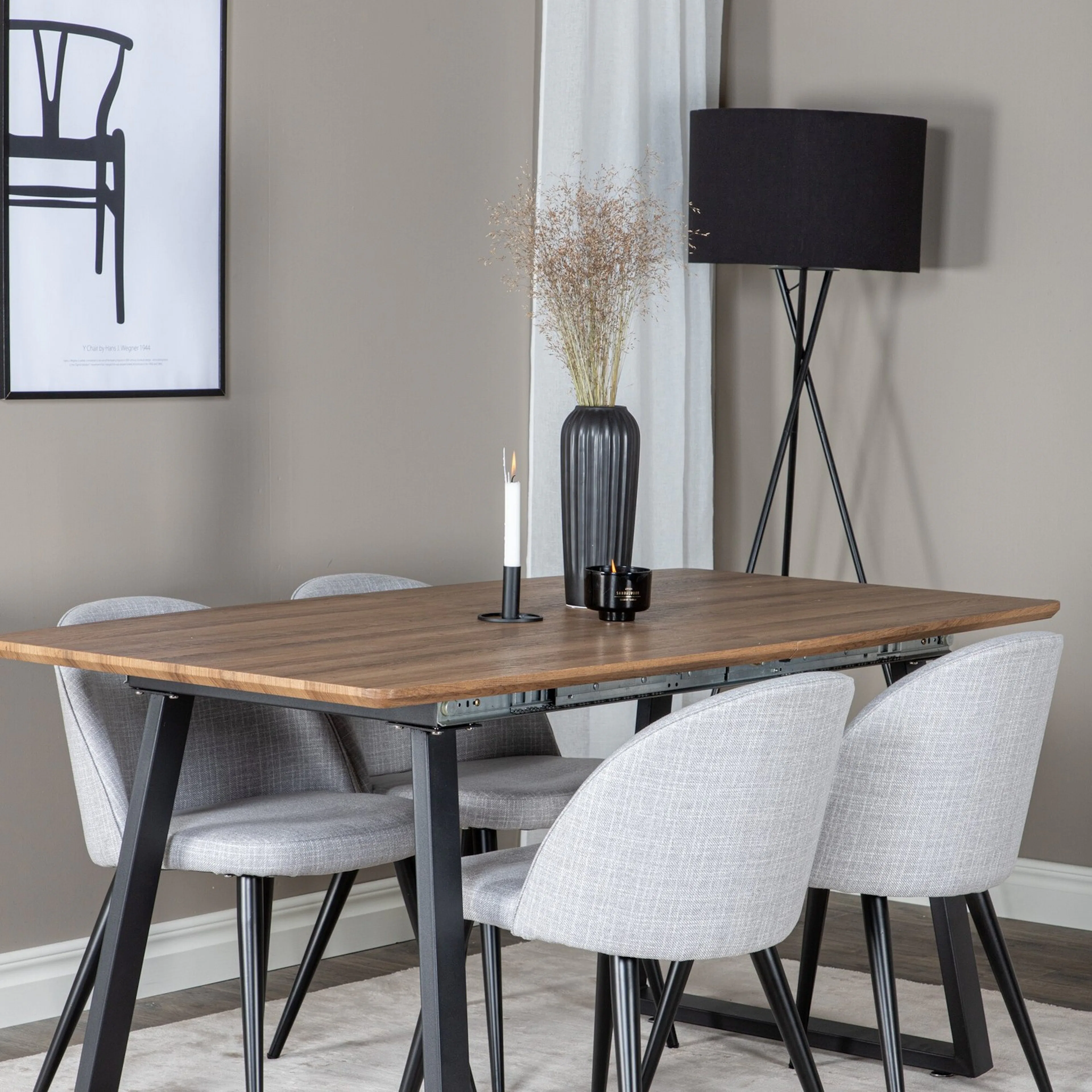 Matgrupp Venture Home Ina med 4 Valentina Stolar Polyestertyg