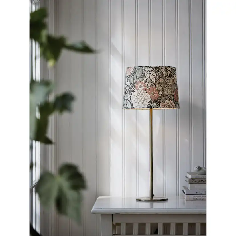 Bordsslampa PR Home Base Lampfot i Metall med Lampskärm