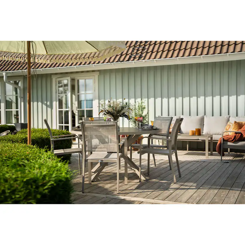 Matgrupp Utomhus Hillerstorp Hånger 5st Stapelstolar med Trädgårdsbord Ø140 cm