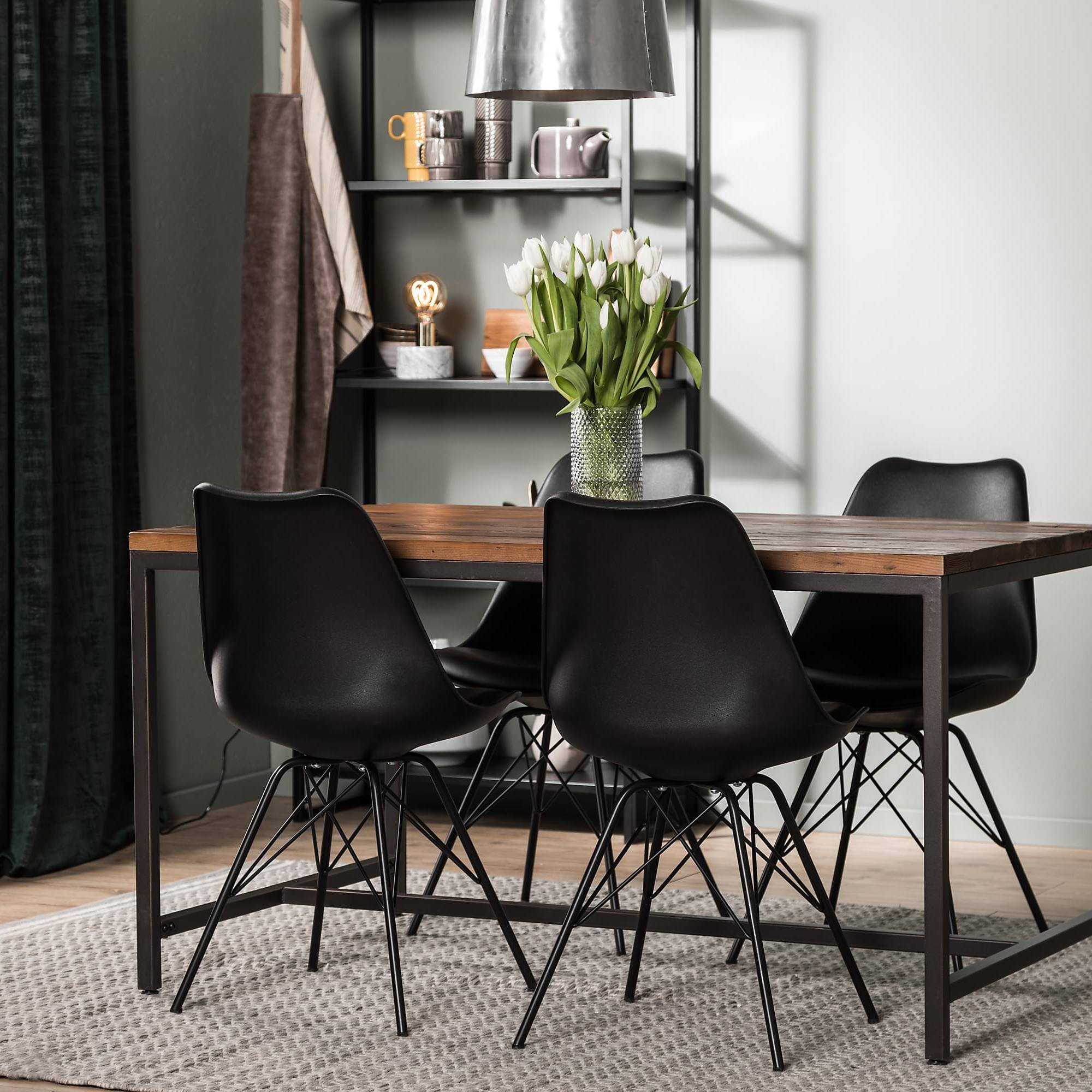 Matgrupp Bloomington Wilmer Rektangulärt Matbord 140 cm med 4 Shell Matstol