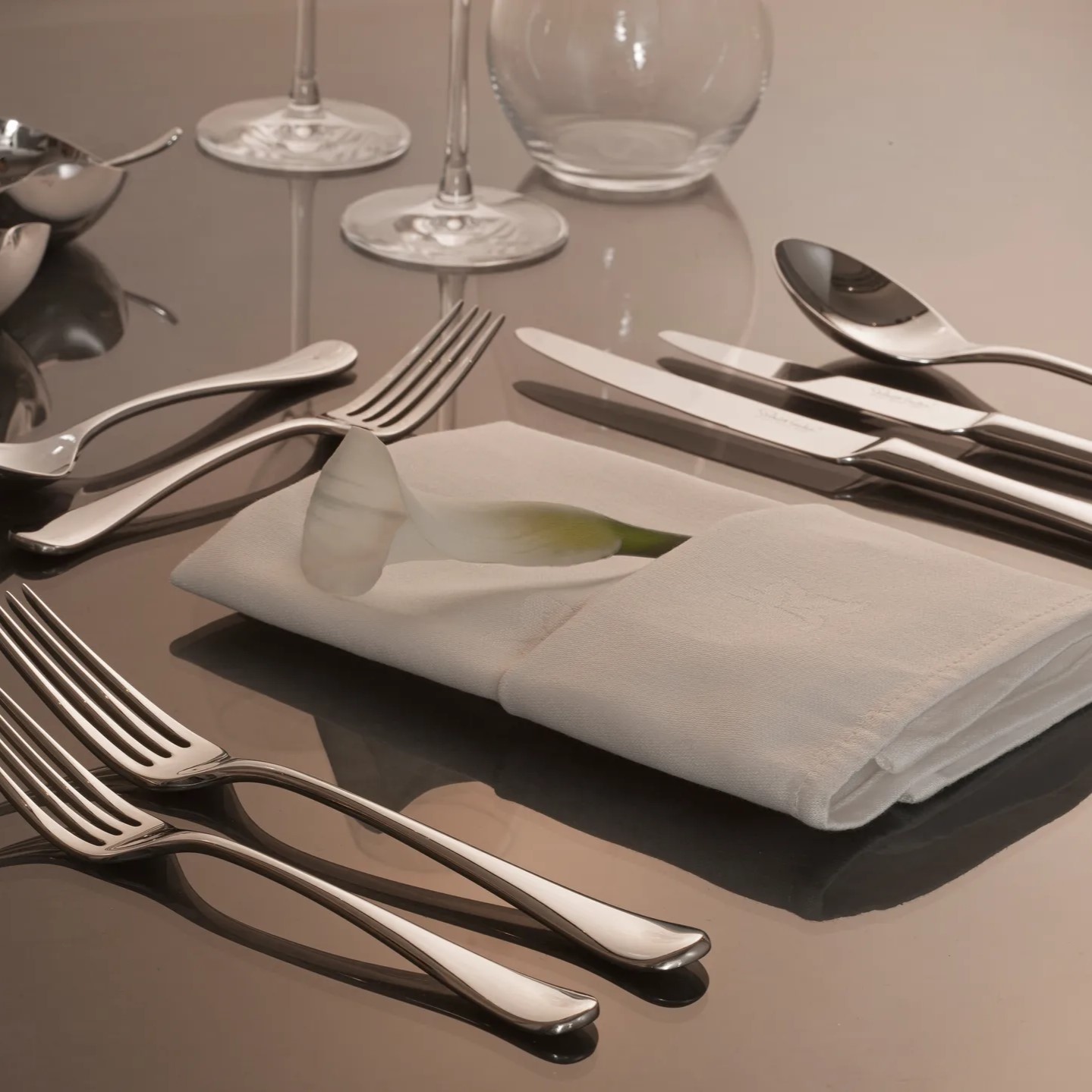 Bestickset Robert Welch Radford 84 Delar