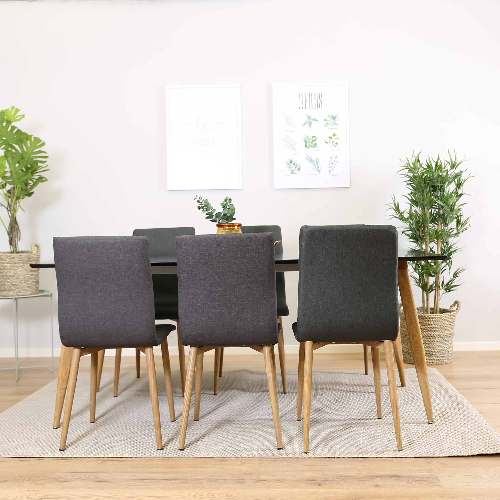 Matgrupp Venture Home Pobbie med 6 Walter Stolar Svart