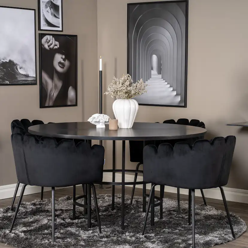Matgrupp furniture/fashion Copenhagen med 4 Svarta Limhamn Stolar