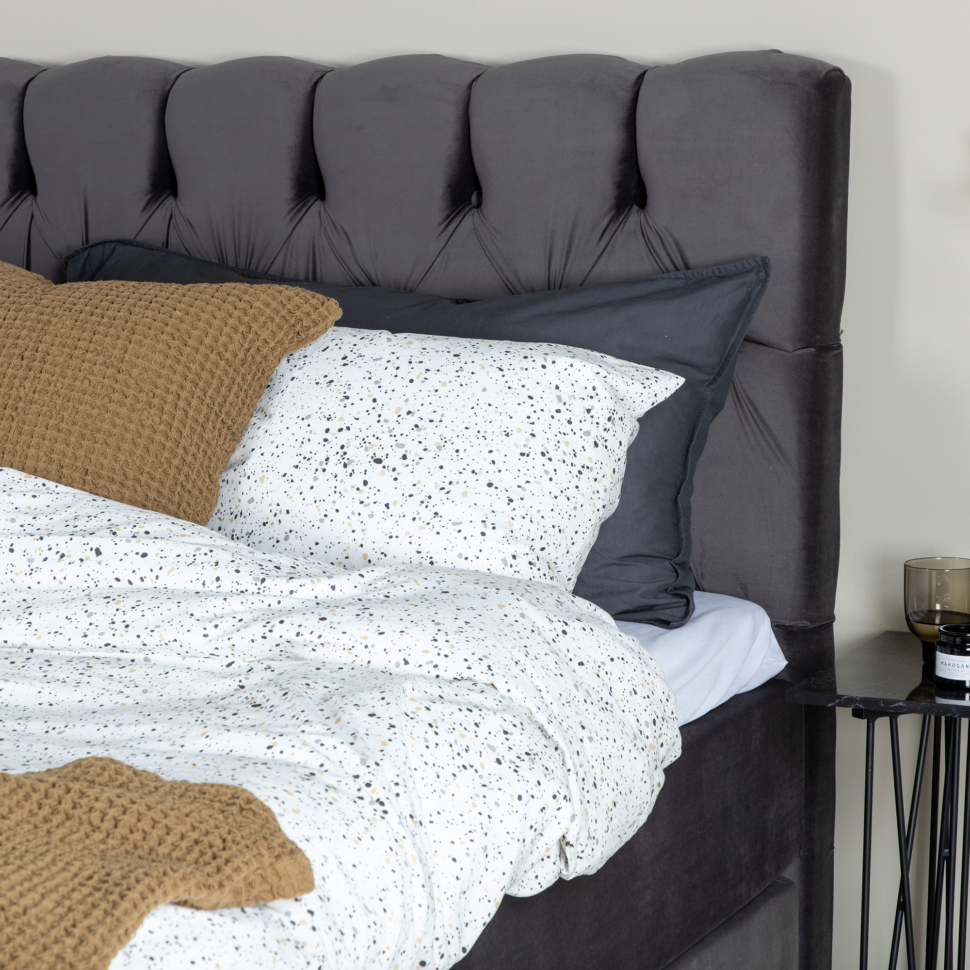 Kontinentalsäng Venture Home Frösslunda Sammet med Sänggavel Sandvik