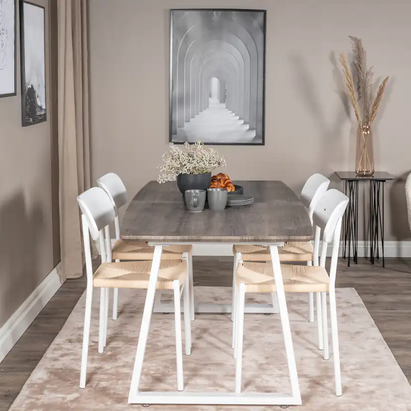 Matgrupp Venture Home Ina med 4 Peggy Stolar